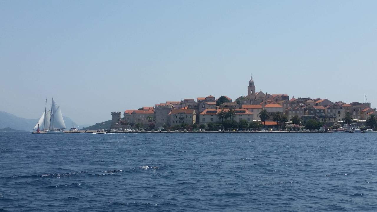 Villa Jade Apartments Front Row Sea View - Walk To Korcula Old Town Medvinjak Eksteriør bilde